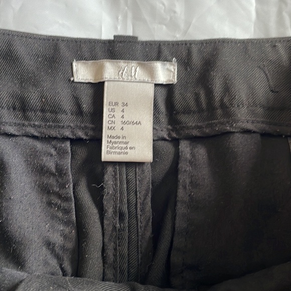 🖤 Black H&M Woman’s Dress Pants - Size 4, Straight Leg with Pockets! 🖤 - Picture 3 of 5